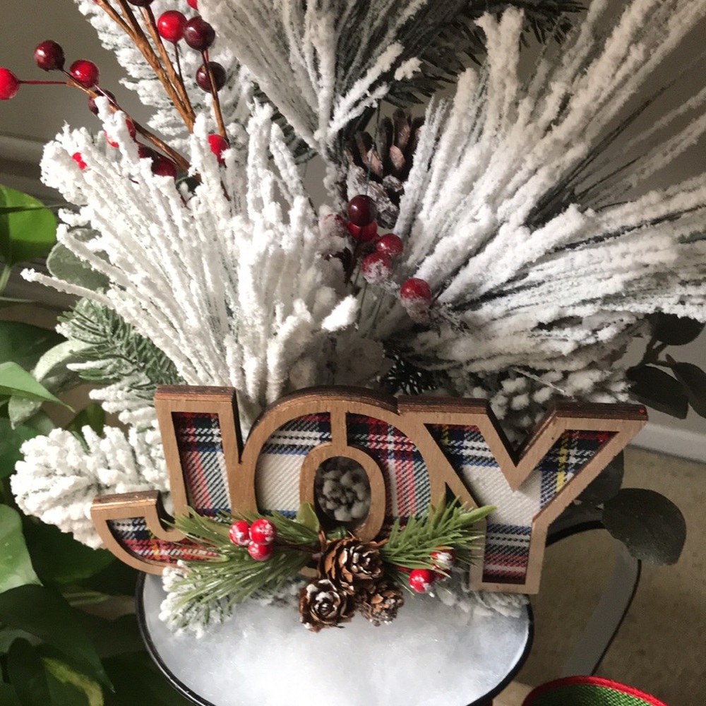 SOLD (NEW)🎄 Farmhouse Enamel Christmas Pitcher - Picture 6 of 6